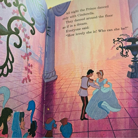 Walt Disney’s Cinderella Hardcover Picture Book - Picture 12 of 13